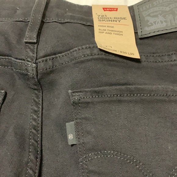 BNWT women’s black 721 Levi’s high-rise skinny jeans. Size 30/10 - Picture 7 of 7